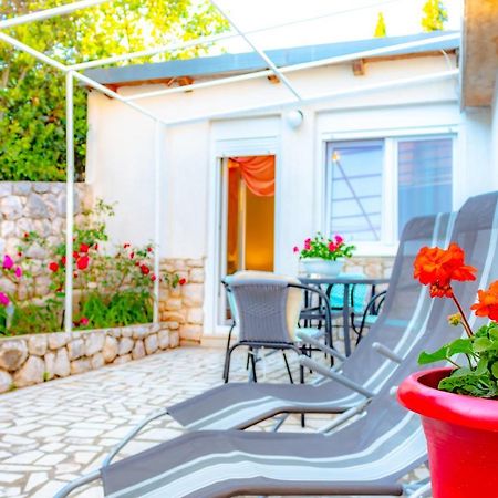 Vacation Home Grill & Chill With 350M2 Garden With Bbq Novi Vinodolski Bagian luar foto