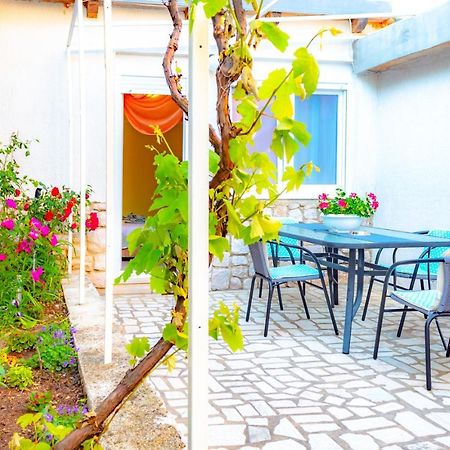 Vacation Home Grill & Chill With 350M2 Garden With Bbq Novi Vinodolski Bagian luar foto