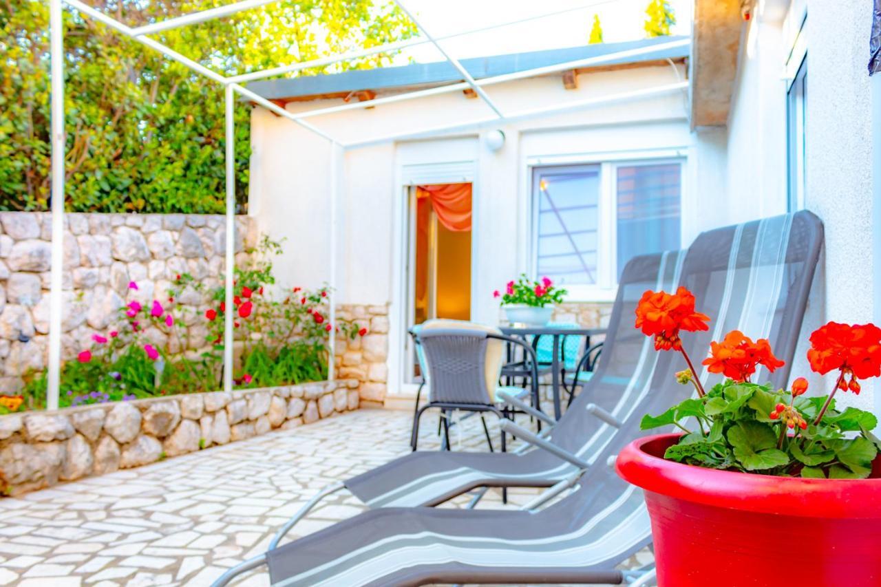 Vacation Home Grill & Chill With 350M2 Garden With Bbq Novi Vinodolski Bagian luar foto