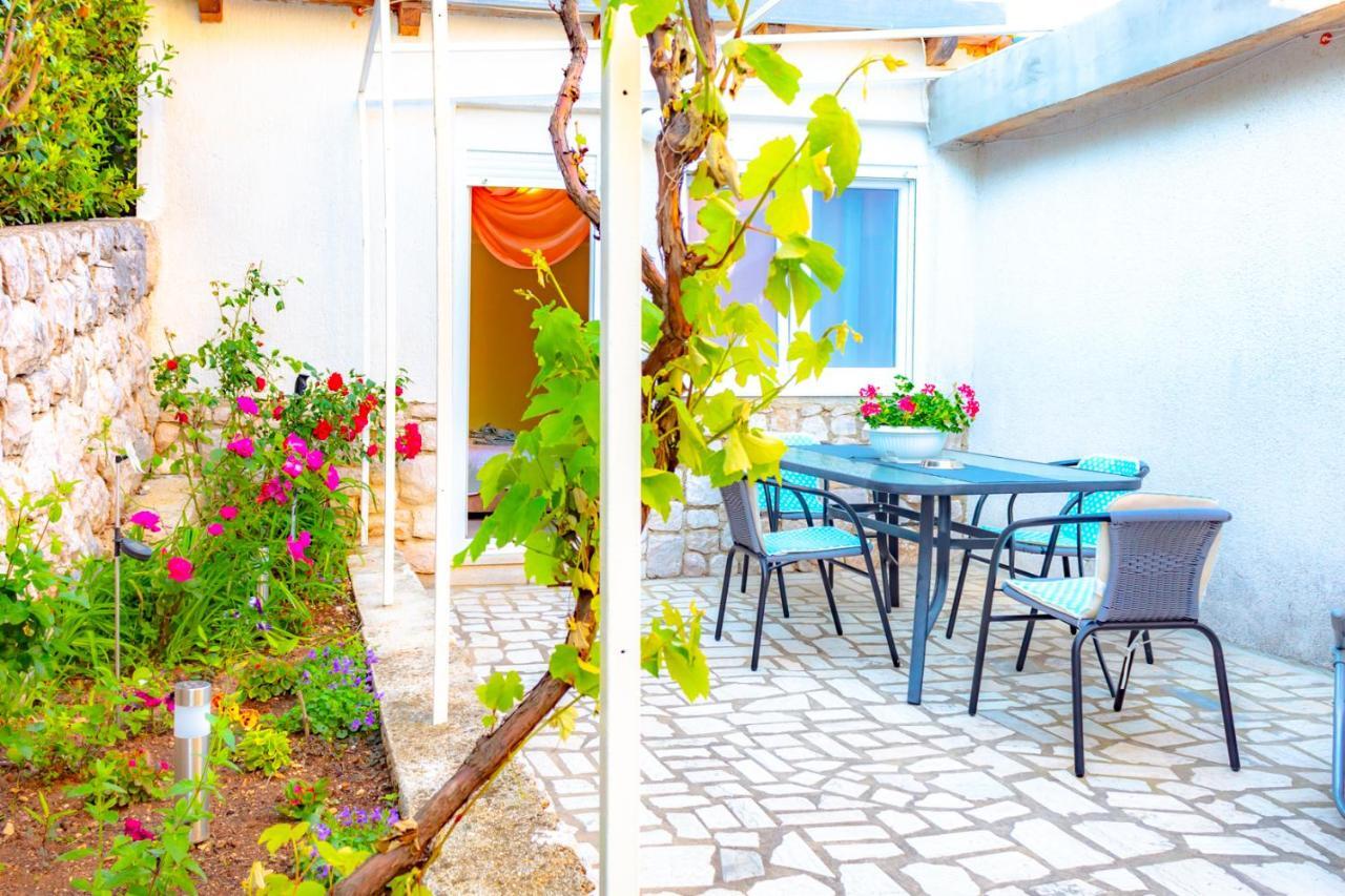 Vacation Home Grill & Chill With 350M2 Garden With Bbq Novi Vinodolski Bagian luar foto