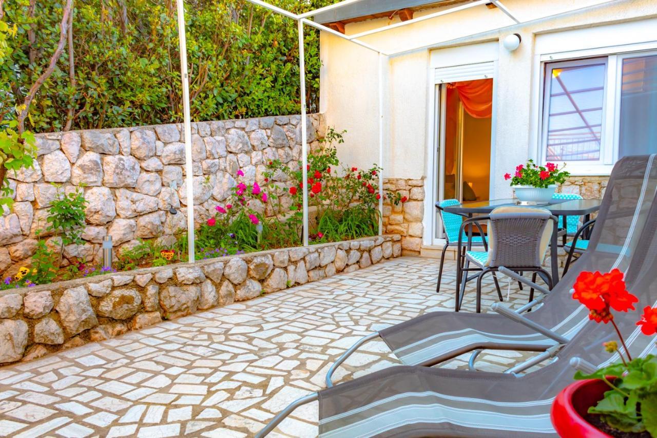 Vacation Home Grill & Chill With 350M2 Garden With Bbq Novi Vinodolski Bagian luar foto